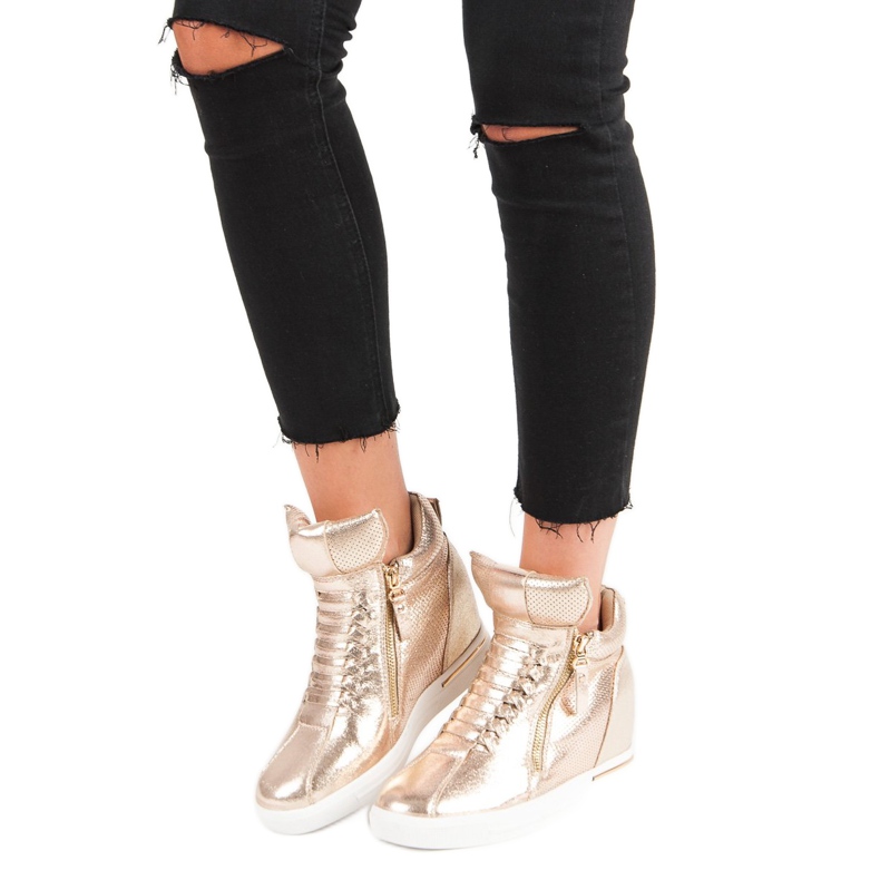 Pantofi aurii de aur 1