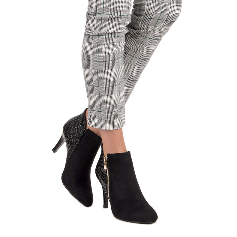 Ghete negre pe toc înalt negru 1