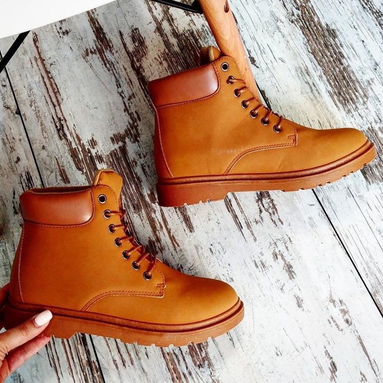 Capcanii de cămile maro 1