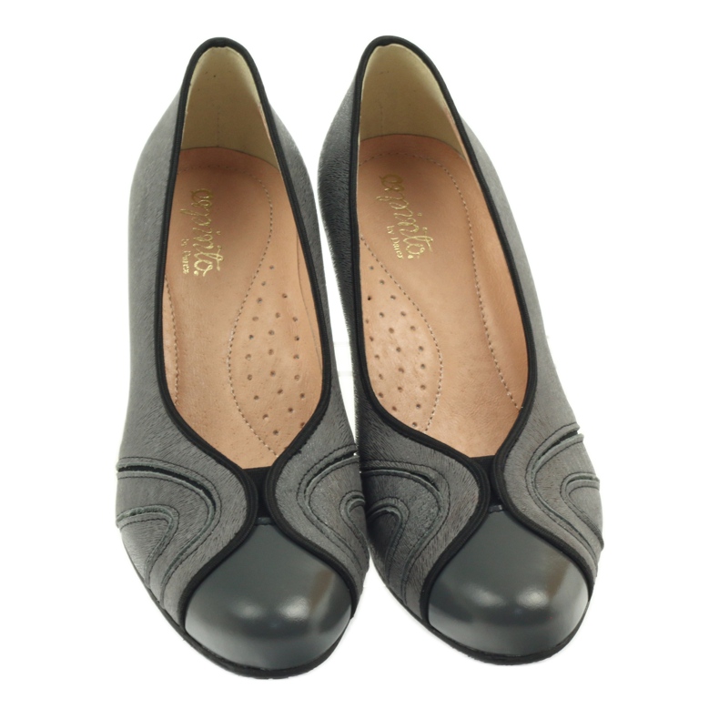 Greu Espinto pompează pe stâlp gri 4