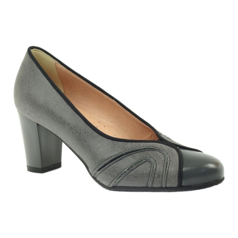 Greu Espinto pompează pe stâlp gri 1