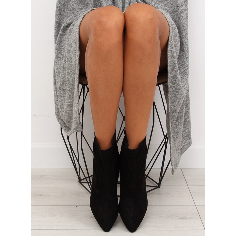 Black F183 Cizme negre pe un ac negru 1