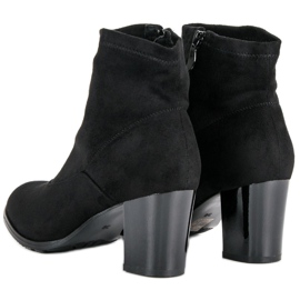 Ghete din piele de căprioară pe o bară negru 2