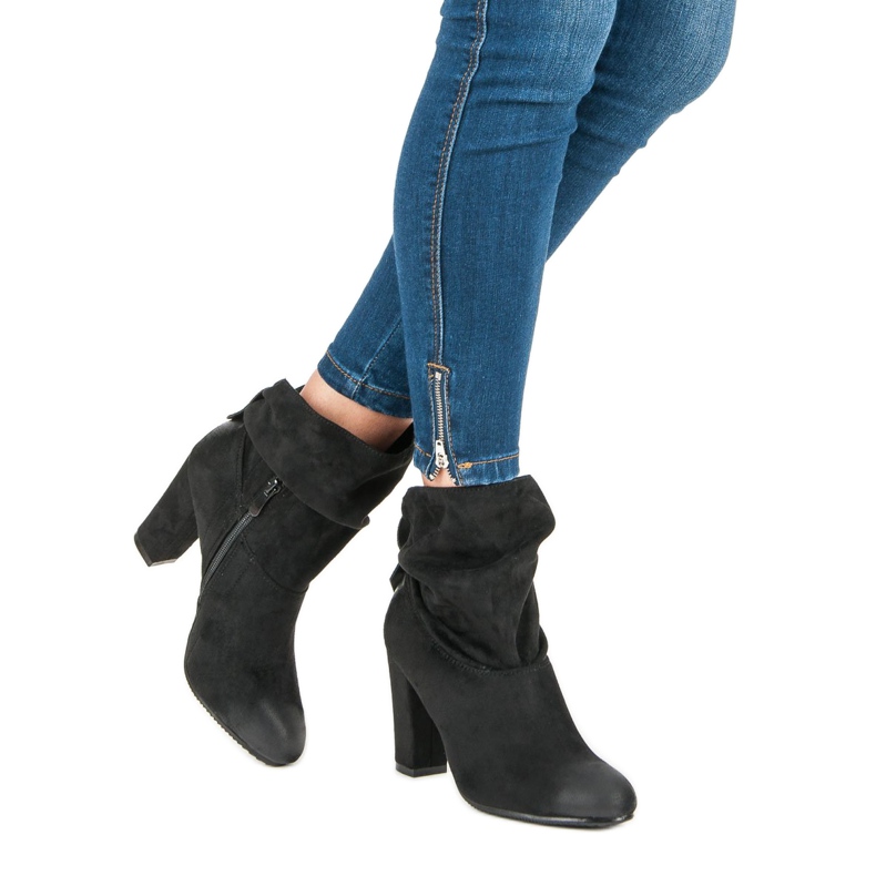 Cizme din piele de căprioară pe postarea VINCEZA negru 2