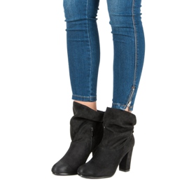 Cizme din piele de căprioară pe postarea VINCEZA negru 1