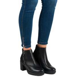 Anesia Paris Ghete negre pe stâlp negru 1