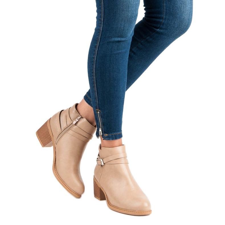 Abloom Cizme bej pe post 1