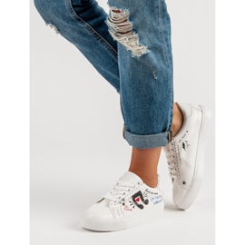 Adidași albi cu stil 1 Adidași albi cu stil 1