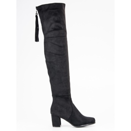 Filippo Muschetarii de piele de căprioară pe un stâlp negru 1