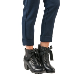 Cizme de piele legate de la VINCEZA negru 2