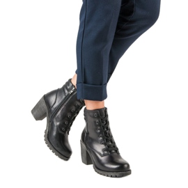 Botine din piele neagră pe un post de vinceza negru 2