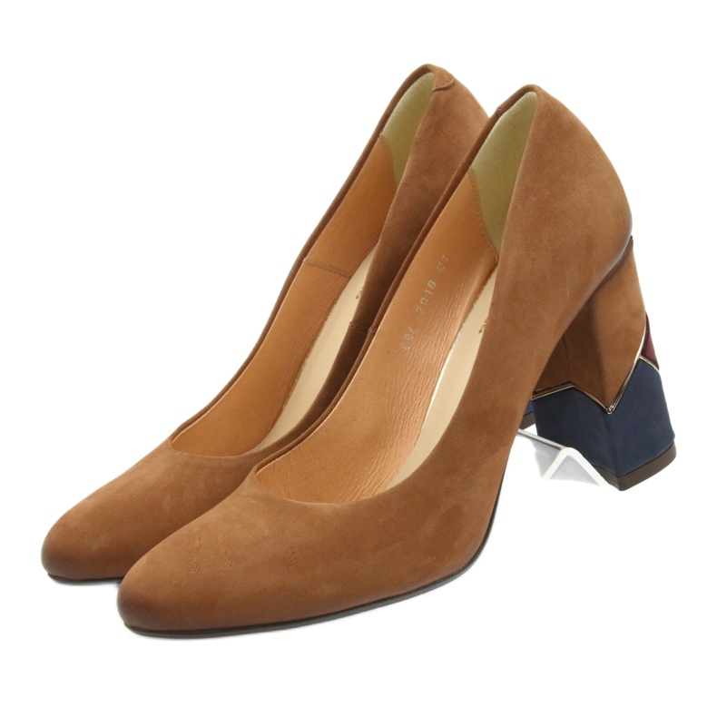 Pompe formale Espinto Pompe roșii pe un post decorativ maro 4