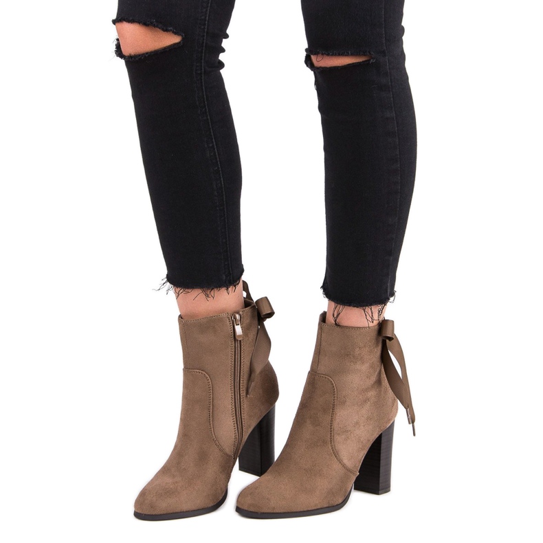 Super Mode Cizme elegante pe un post maro 1