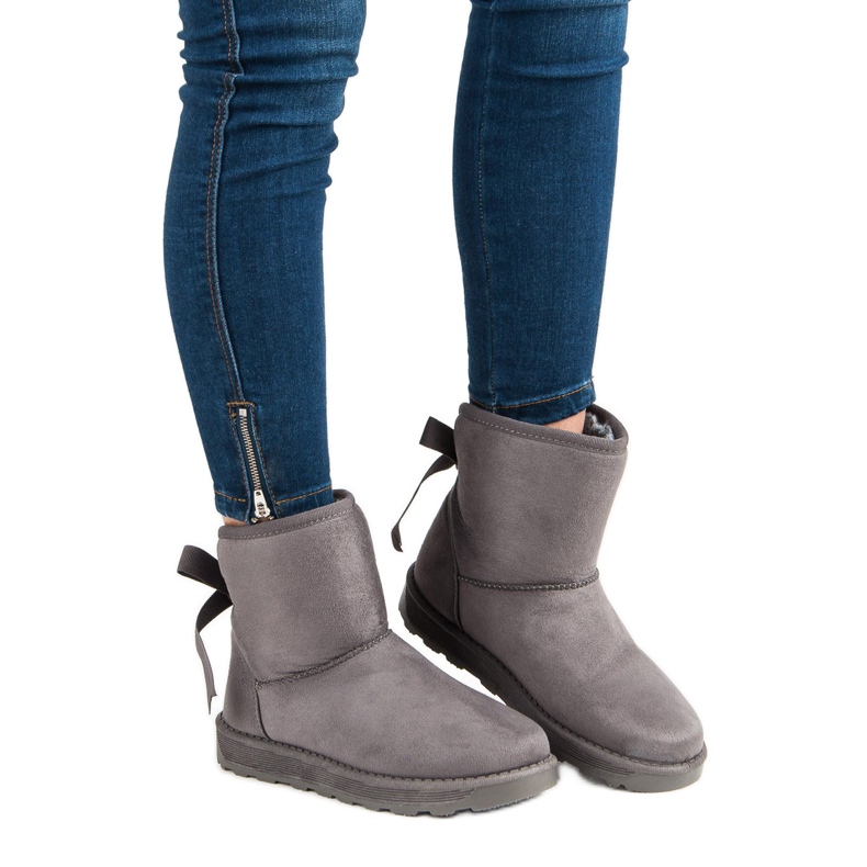 Mukluki cu un arc gri 1