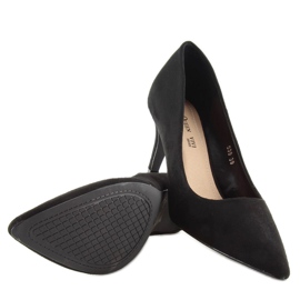 Pompele pe un pin negru 539 negru 3