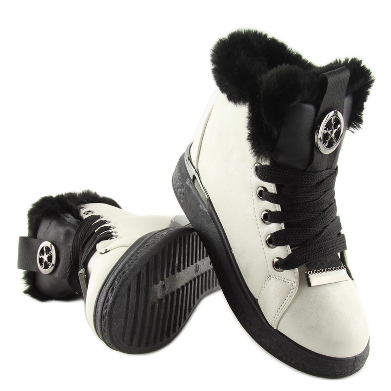 Adidași negri izolați F506 albi 2