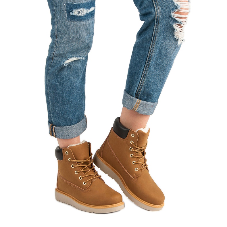 Trappers On The Platform maro 1