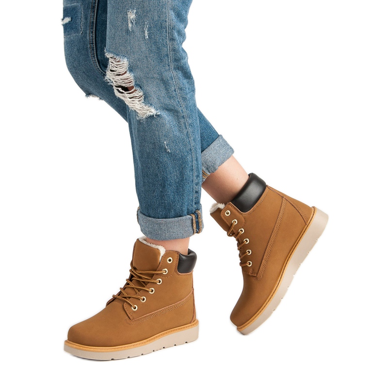 Trappers On The Platform maro 2