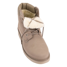 Trappers On The Platform maro 1