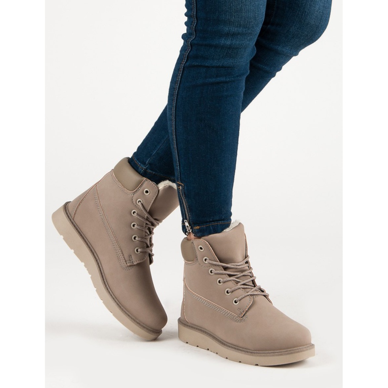 Trappers On The Platform maro 2