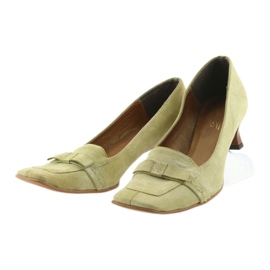Pompele din piele de mazăre verde 2