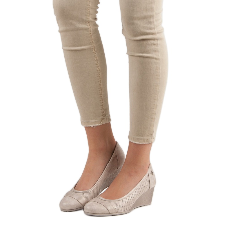 Pompe cu sclipici pe panoul VINCEZA maro 1 Pompe cu sclipici pe panoul VINCEZA maro 1