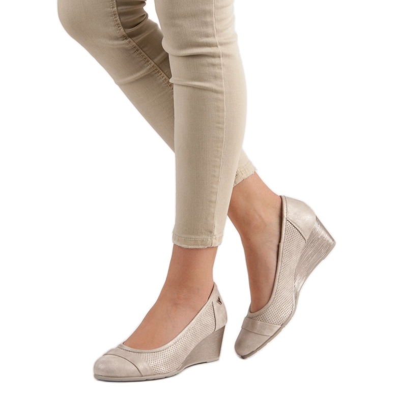 Pompe cu sclipici pe panoul VINCEZA maro 2 Pompe cu sclipici pe panoul VINCEZA maro 2