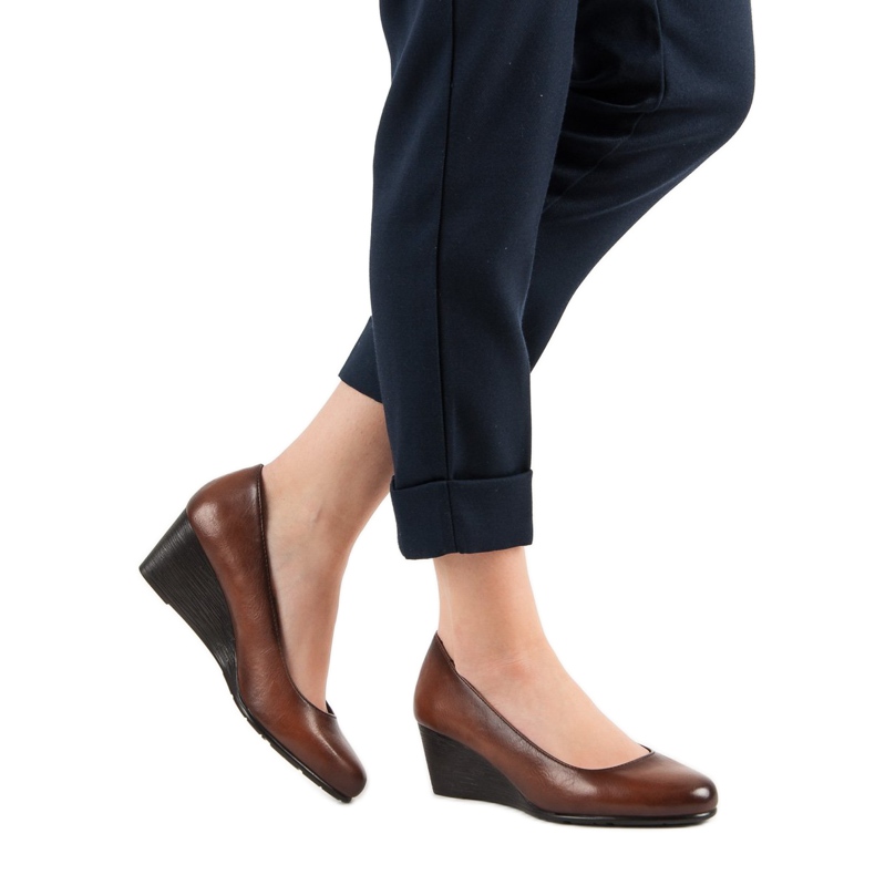 Pompe clasice pe panoul VINCEZA maro 2 Pompe clasice pe panoul VINCEZA maro 2