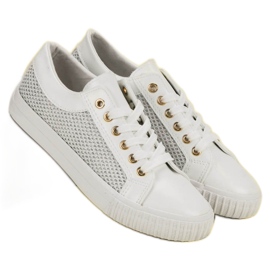 Adidași scăzuți cu plasă alb 1 Adidași scăzuți cu plasă alb 1