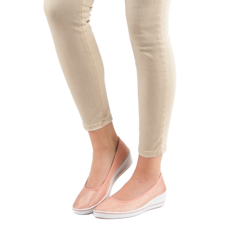 Comer Ballerina roz pe pană 2