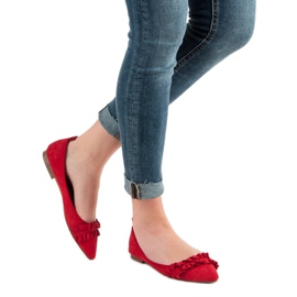 Corina Balerini din piele de căprioară cu un volan roșu 2