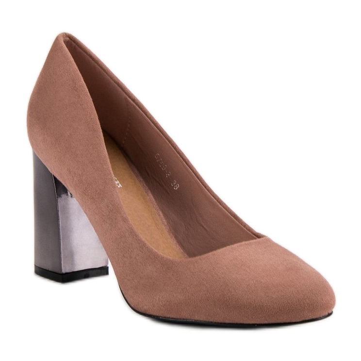 Pompe din piele de căprioară pe un stâlp roz 1