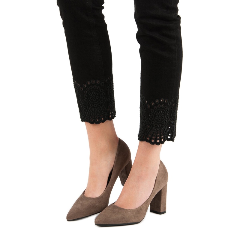 Ch. Creation Pompe din piele de căprioară pe un stâlp maro 1