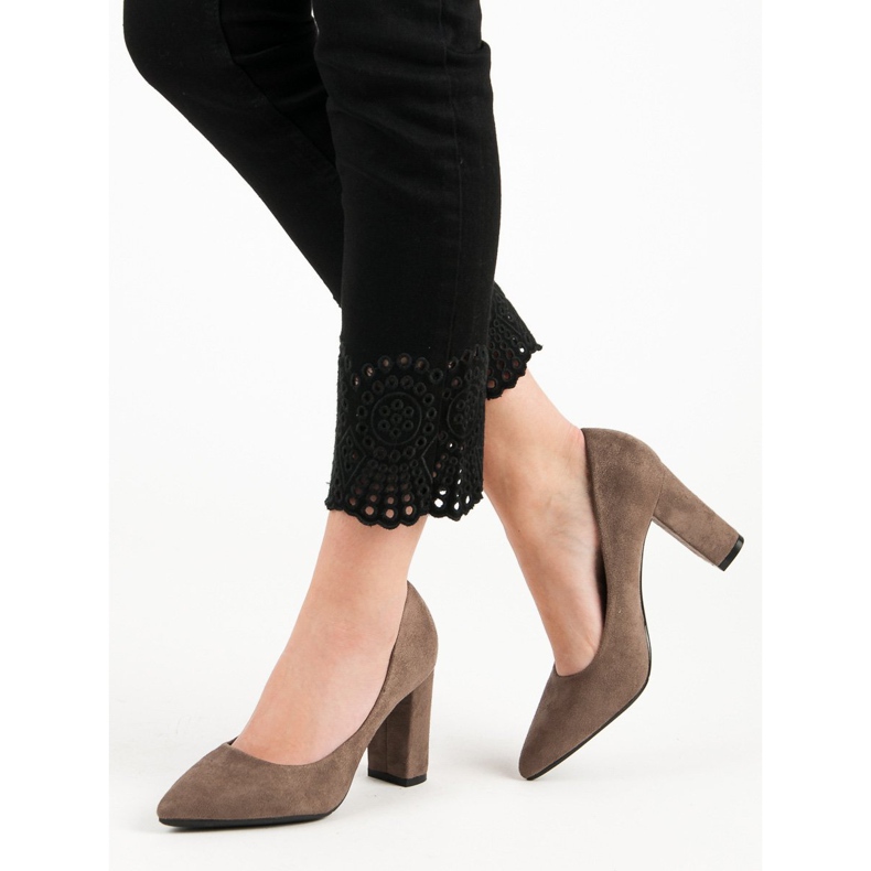 Ch. Creation Pompe din piele de căprioară pe un stâlp maro 2