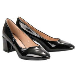 Diamantique Pompele lăcuite pe un stâlp negru 1