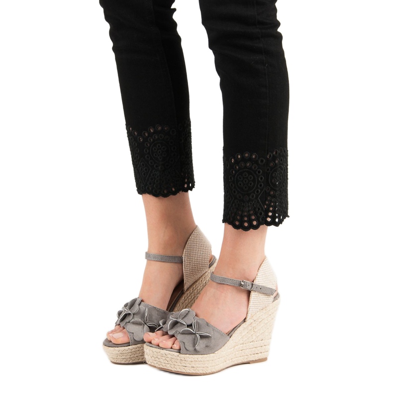 Top Shoes Sandale Gri Cu Flori 2