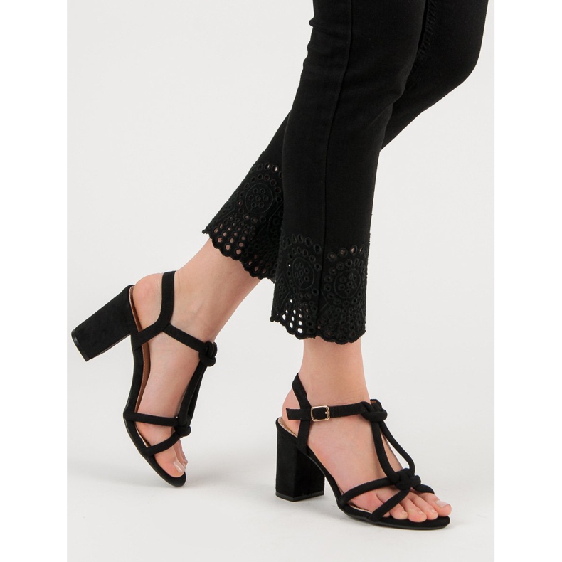 Laura Mode Sandale elegante pe un bar negru 1