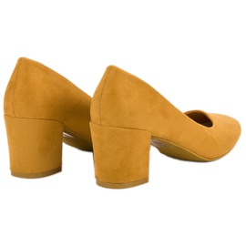 Ideal Shoes Pompe de muștar pe o bară galben 1