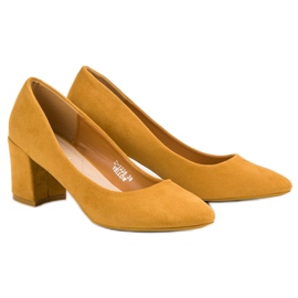 Ideal Shoes Pompe de muștar pe o bară galben 2