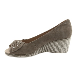 Pompă de damă pe pană Caprice 29350 maro 2