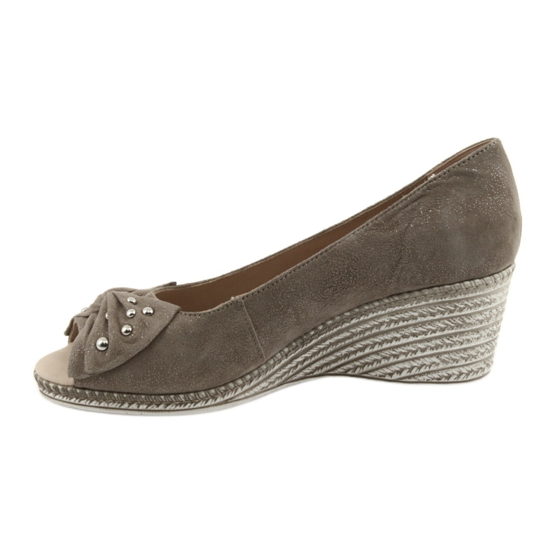 Pompă de damă pe pană Caprice 29350 maro 2