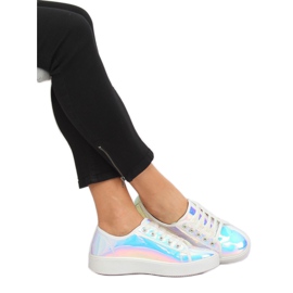 FZ09 Adidași albi pe benzină 2 FZ09 Adidași albi pe benzină 2