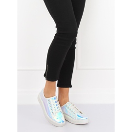 FZ09 Adidași albi pe benzină 1 FZ09 Adidași albi pe benzină 1