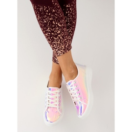 FZ09 Adidași roz pe benzină 2