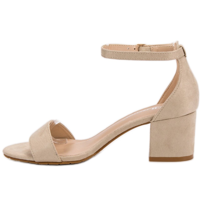 Ch. Creation Sandale clasice pe un bar maro 1