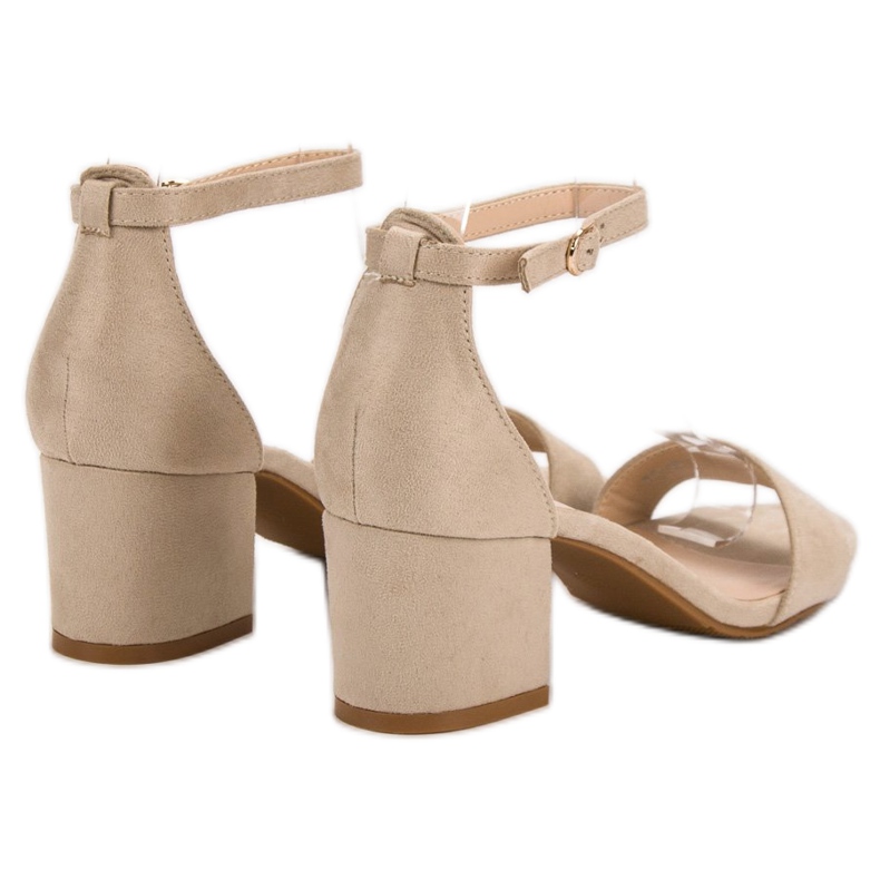 Ch. Creation Sandale clasice pe un bar maro 2