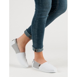 Adidași ușori alunecați alb 1 Adidași ușori alunecați alb 1