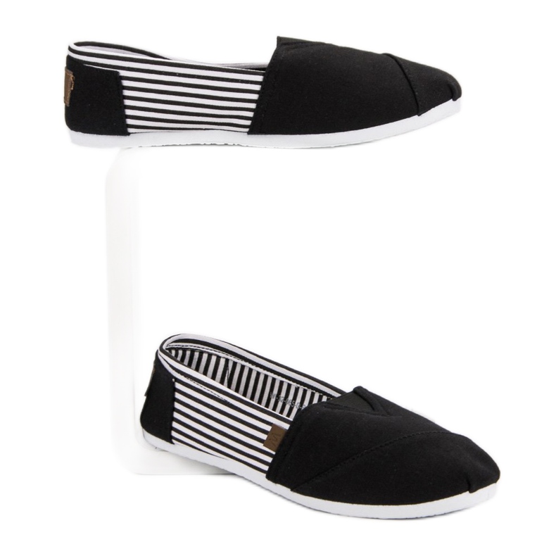 Adidași ușori alunecați alb negru 2 Adidași ușori alunecați alb negru 2