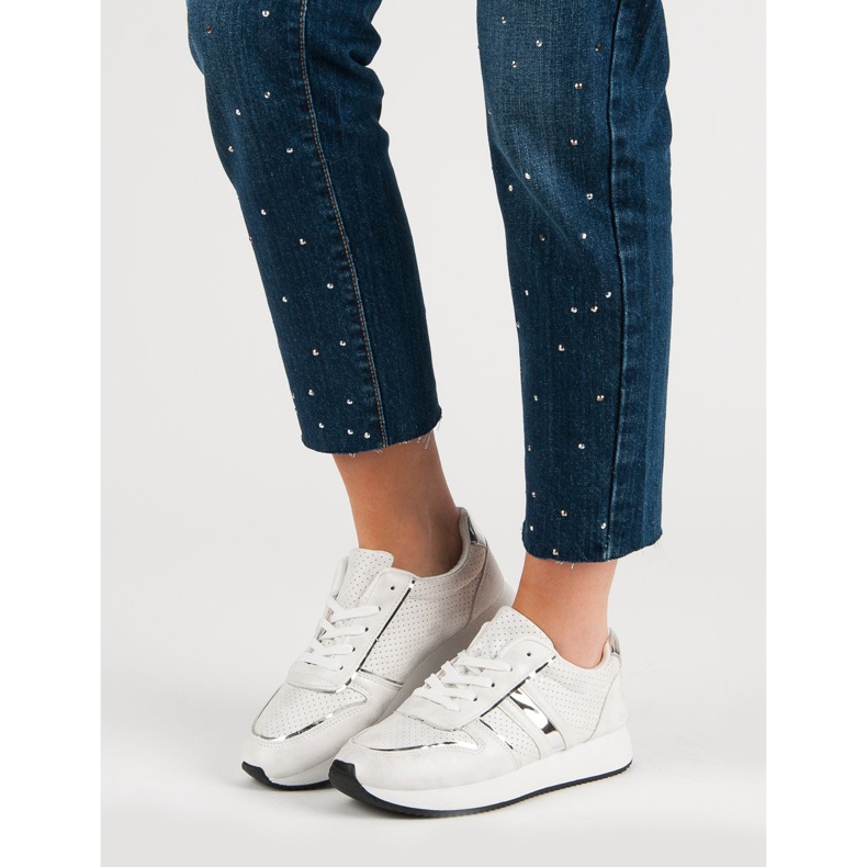 Adidași albi confortabili 1