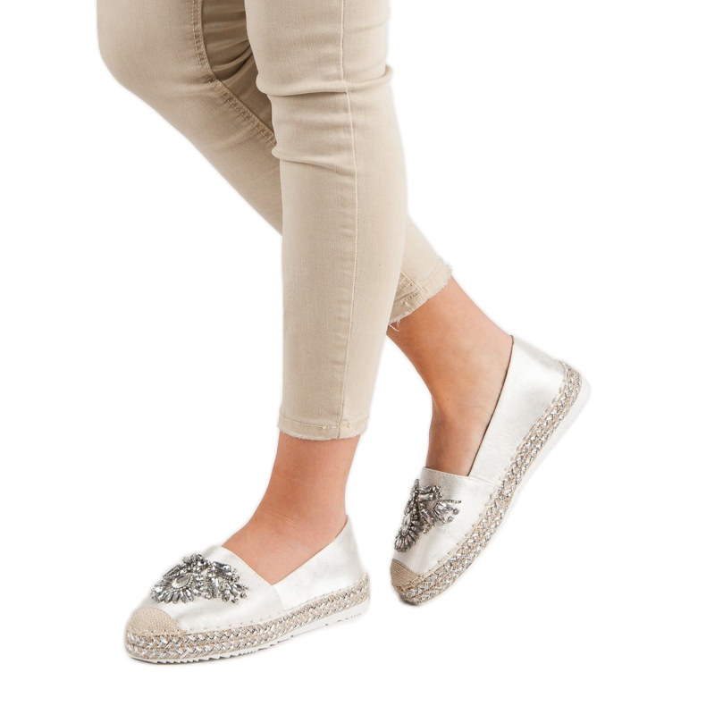 Espadrile albe cu ornamente 2